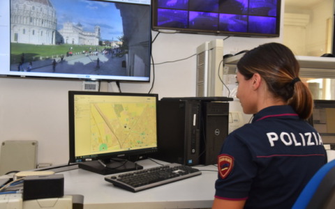 Crollo di un trabattello alla Questura di Pisa: indagini in corso