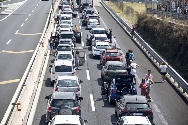 Fermati due individui sulla Fi-Pi-Li: ecco cosa è successo