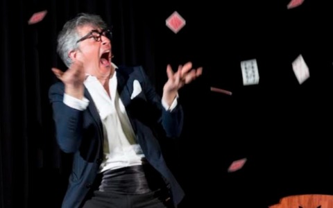Francesco Meraviglia in scena al Teatro delle Sfide con Pianeta Meraviglia