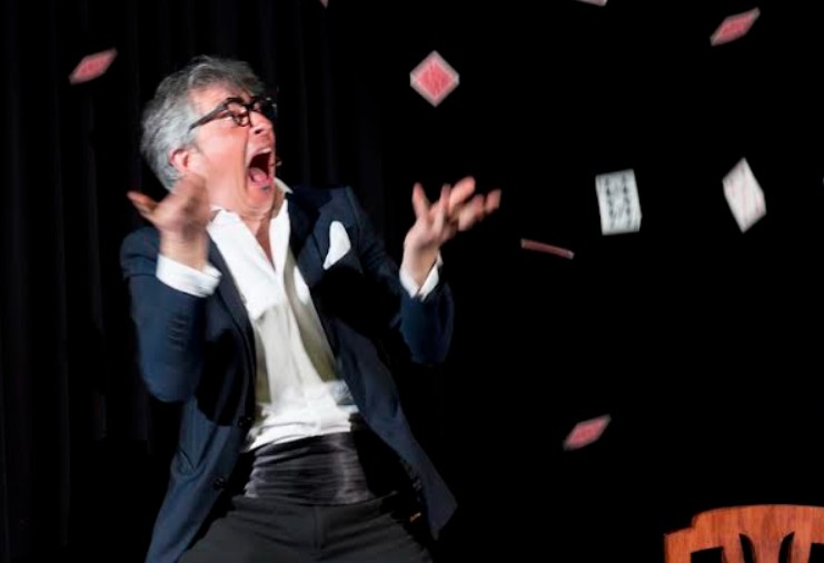 Francesco Meraviglia in scena al Teatro delle Sfide con Pianeta Meraviglia