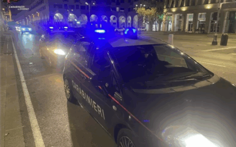 Sessantenne aggredito e derubato in casa sua