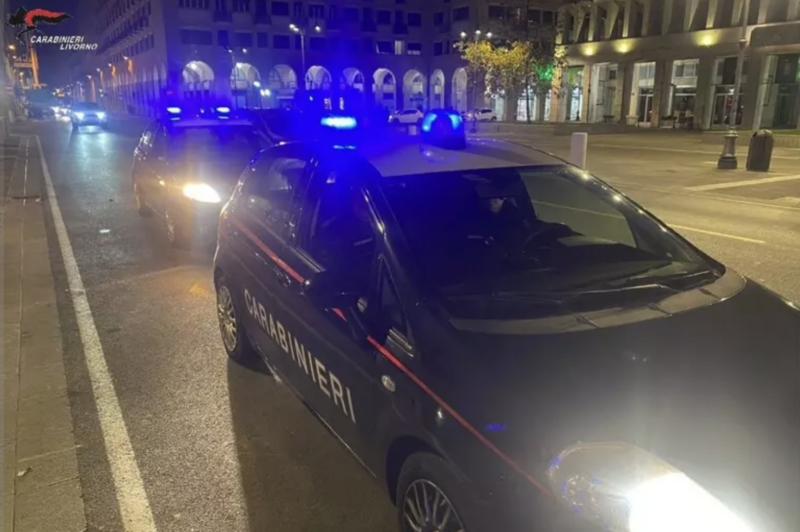 Sessantenne aggredito e derubato in casa sua