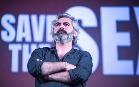 Stefano Santomauro in scena a Bientina con lo spettacolo ‘God Save The Sex’