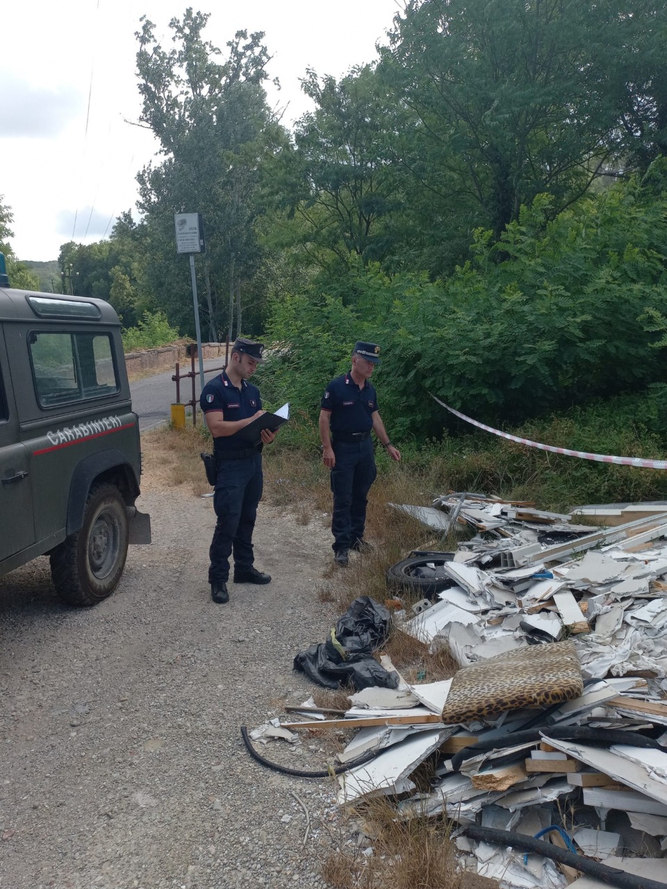 Imprenditore edile denunciato per abbandono di rifiuti nel parco di San Rossore