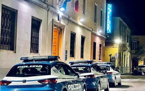 Pisa, aggressione in strada: uomo picchiato e lasciato a terra