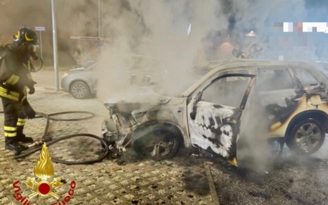 Incendio di un’auto sulla Via Aurelia