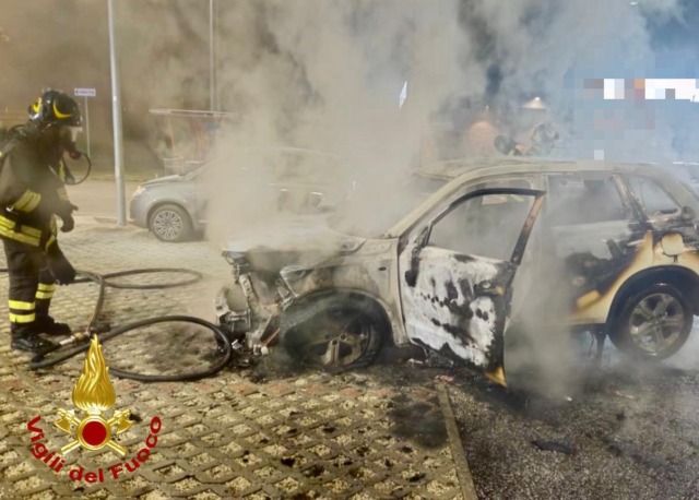 Incendio di un’auto sulla Via Aurelia