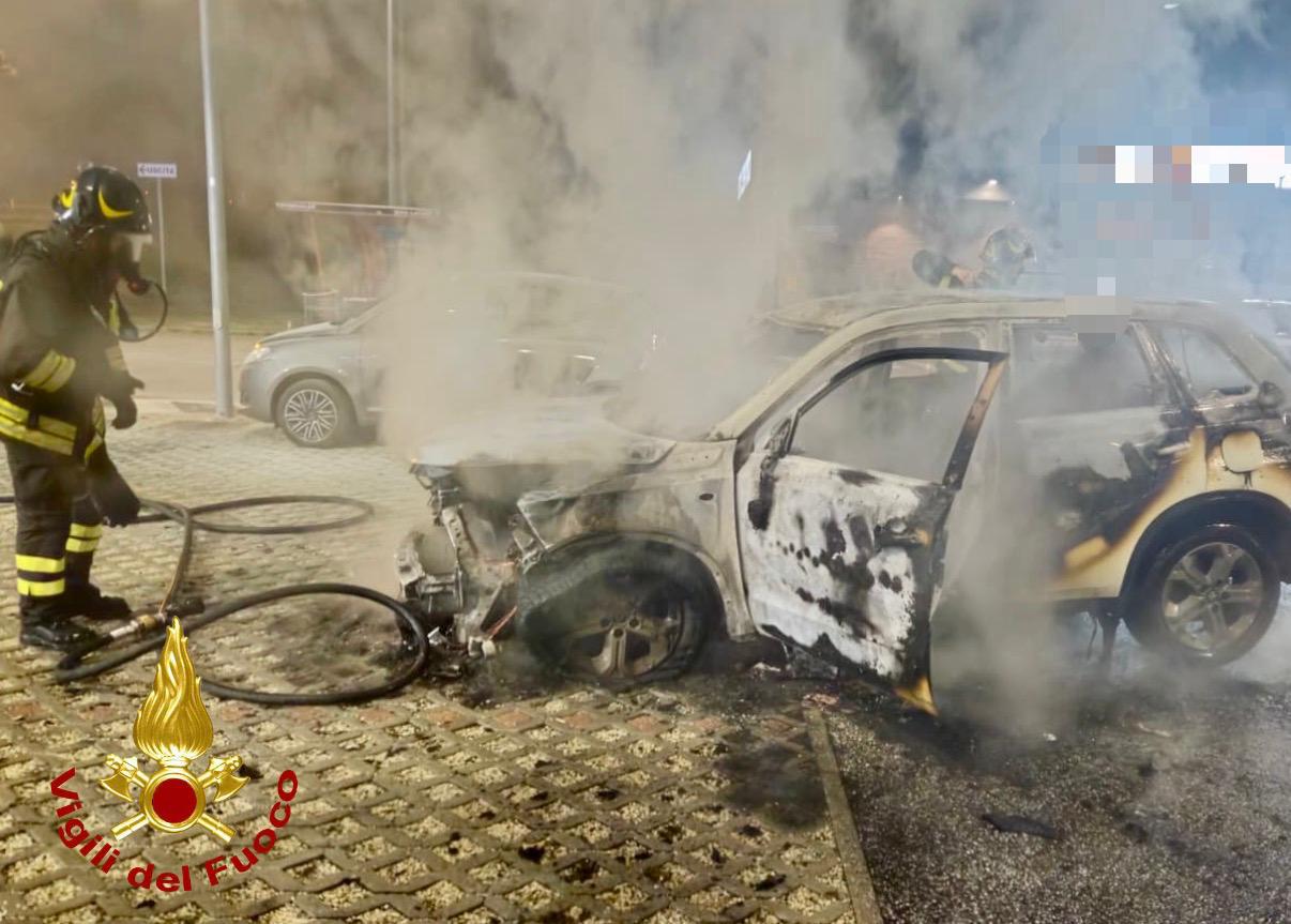 Incendio di un’auto sulla Via Aurelia