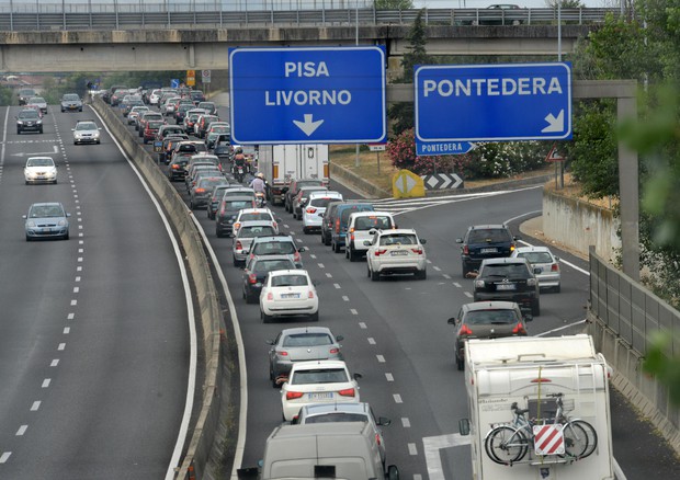 Incidente tra camion e auto sulla Fi-Pi-Li provoca ingorghi a Pontedera