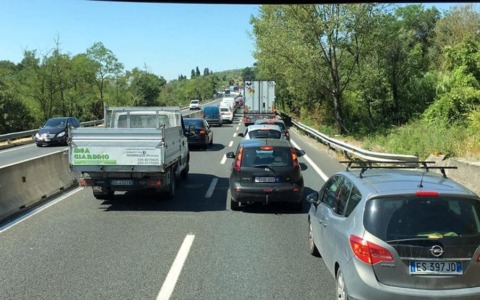 Schianto sulla Fi-Pi-Li: tre veicoli coinvolti nella galleria