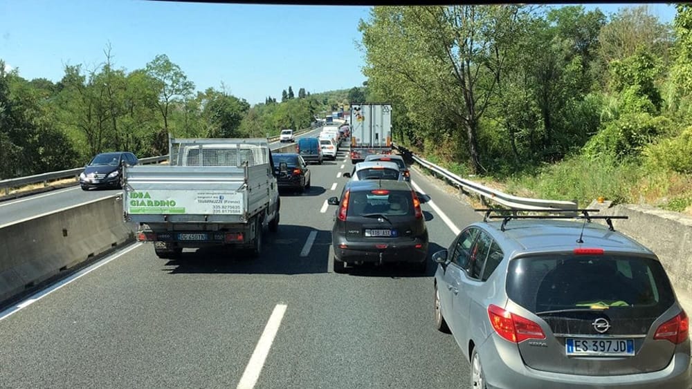 Schianto sulla Fi-Pi-Li: tre veicoli coinvolti nella galleria