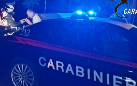 Pisa, un gruppo di ladri ruba un Atm ma abbandona il bottino in fuga