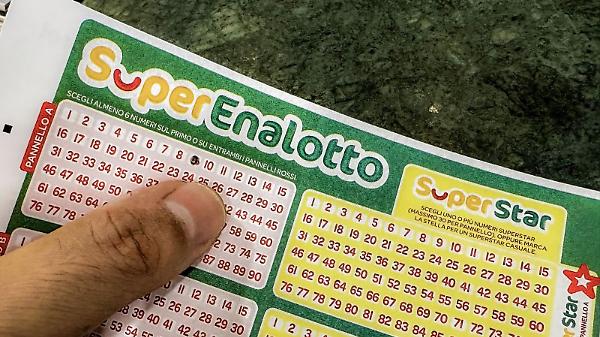 Pisa, vincita al Superenalotto: scoperta in tabaccheria