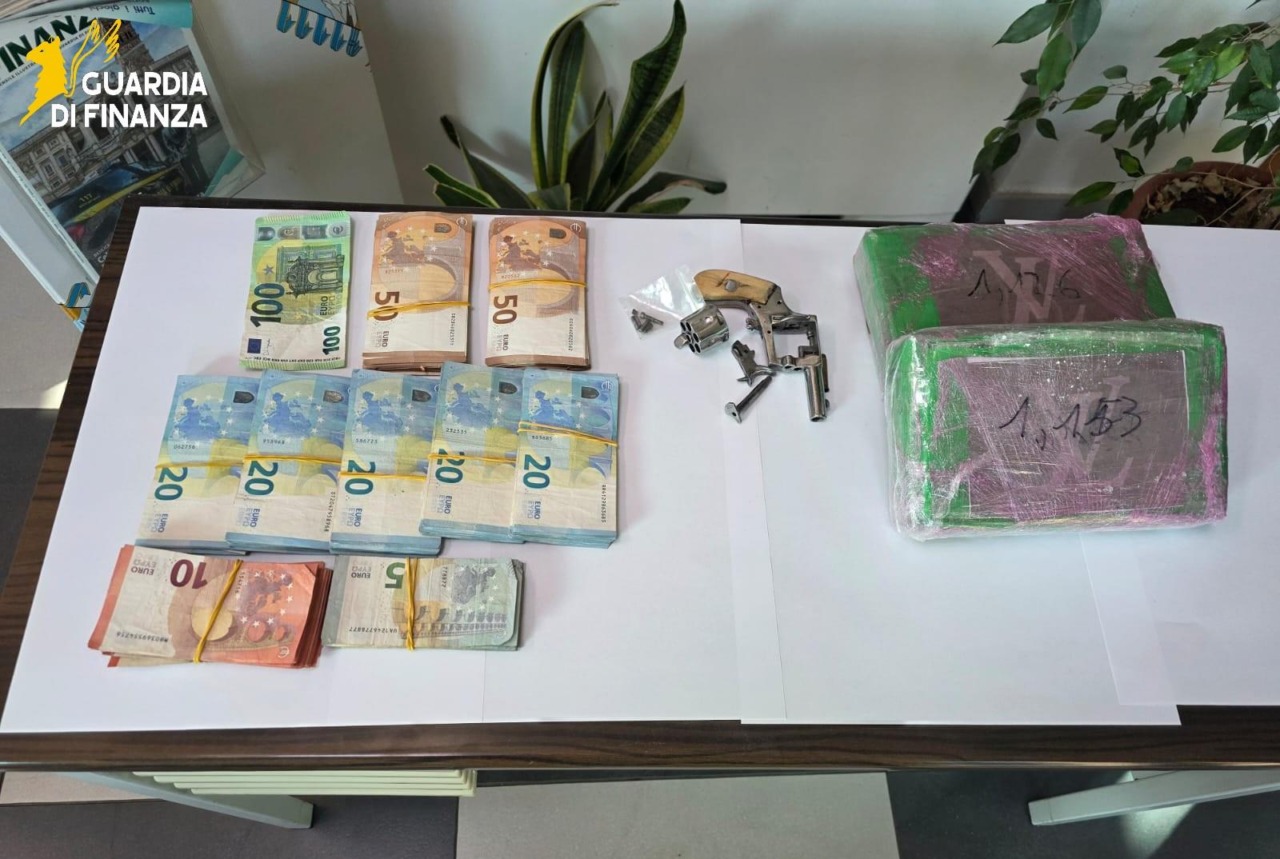 Sequestro di cocaina e armi, due albanesi in manette nel Pisano