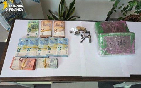 Sequestro di cocaina e armi, due albanesi in manette nel Pisano