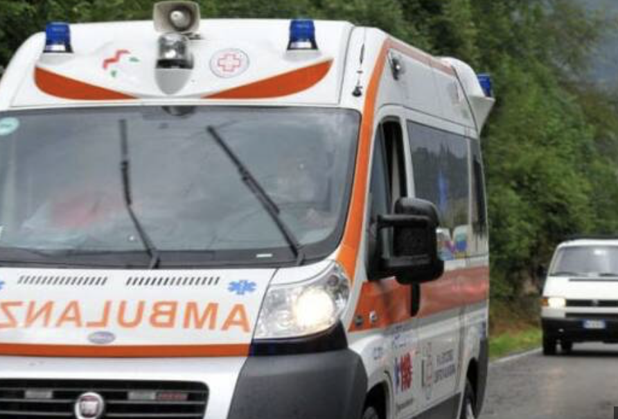 Tamponamento multiplo sulla Fi-Pi-Li: traffico in tilt e ambulanze in azione